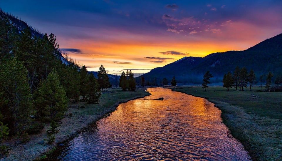 Exploring Yellowstone National Park: A Natural Wonderland in Wyoming, Yellowstone National Park, A Natural Wonderland in Wyoming  ,  Natural Wonderland,  Yellowstone , National Park, us
